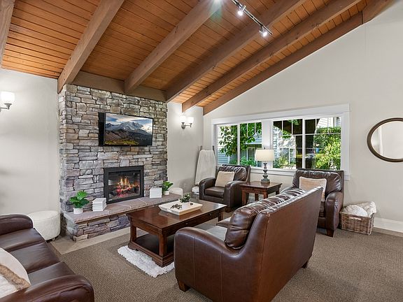 Entertainment Lounge