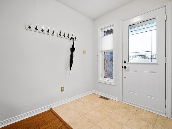 4th image of 159 Bridlewood Dr #1