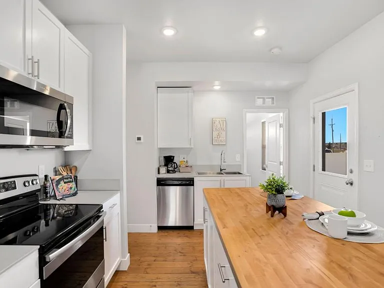 4070 Sveta Ln — Photo 5