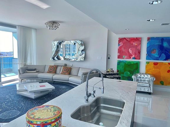 3rd image of 200 Biscayne Boulevard Way #A38001