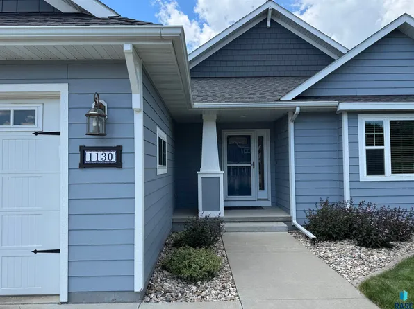 1130 Indian Hills Rd, Brookings, SD 57006