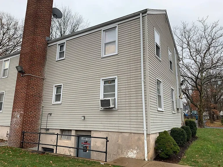 39 Hawthorne Dr #1 — Photo 10