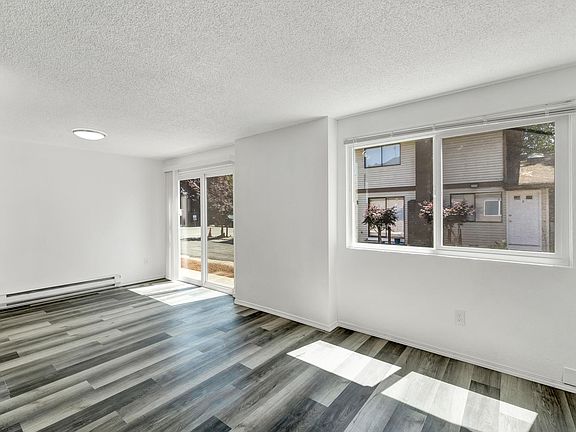 5th image of 218 Ellingson Dr #B