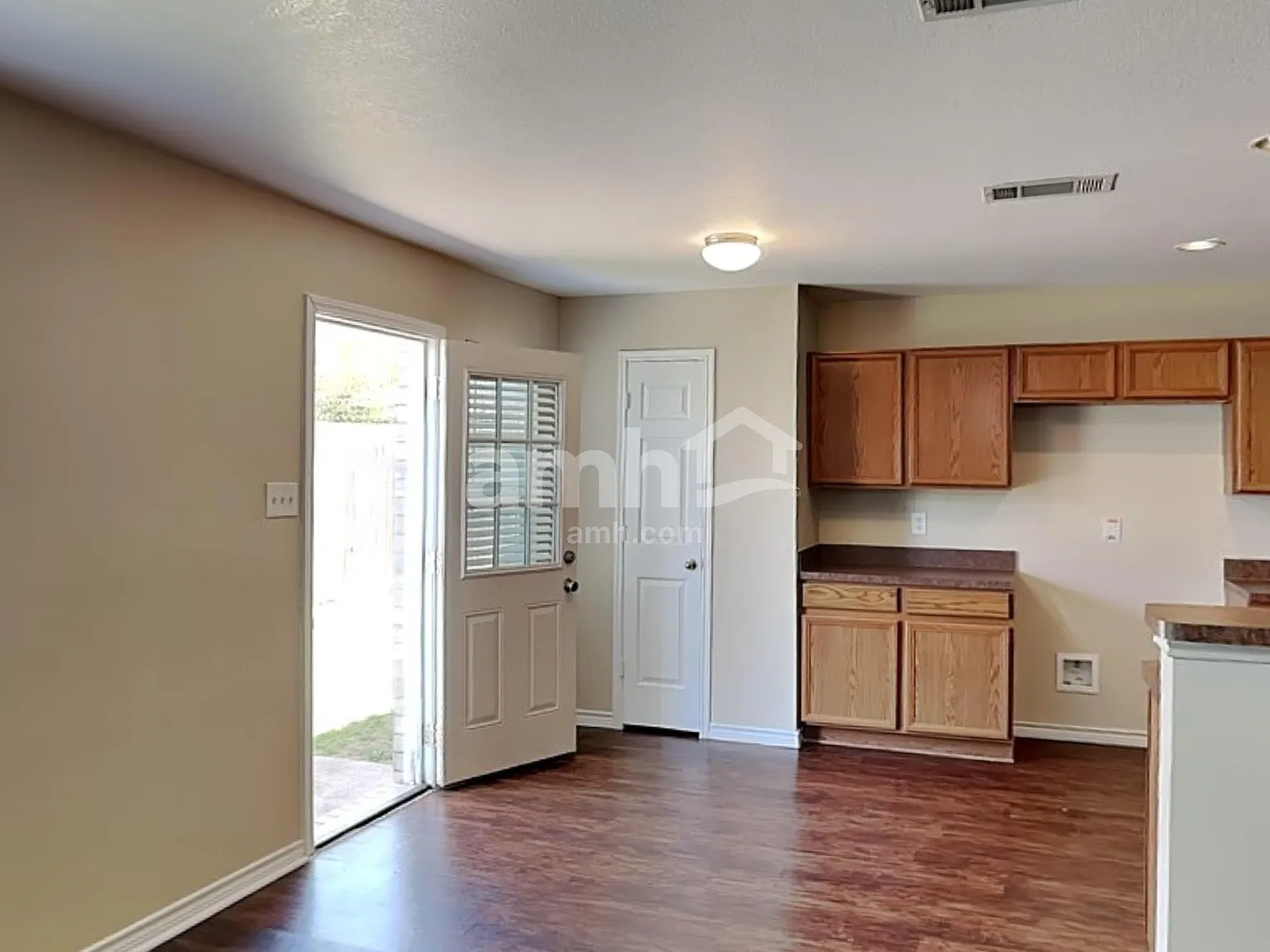 4 bed, 2.5 bath, 2800 sqft, $2,875 — Photo 4