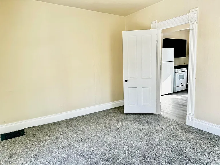647 W Lexington Ave #C — Photo 9