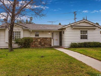 24330 Victory Blvd, Woodland Hills, CA, 91367