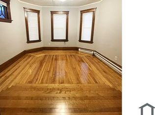 28 Russell St APT 2R, Worcester, MA 01609