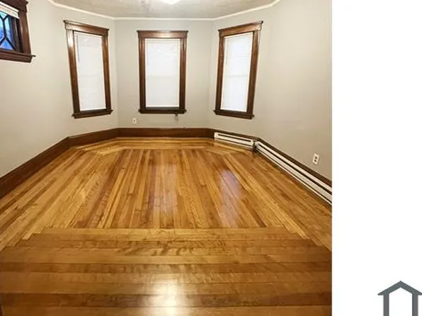 28 Russell St APT 2R, Worcester, MA 01609