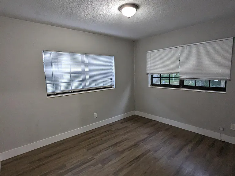15780 NE 15th Ave — Photo 23