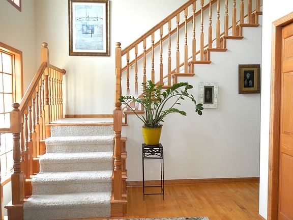 2nd image of 3033 Stamford Pl
