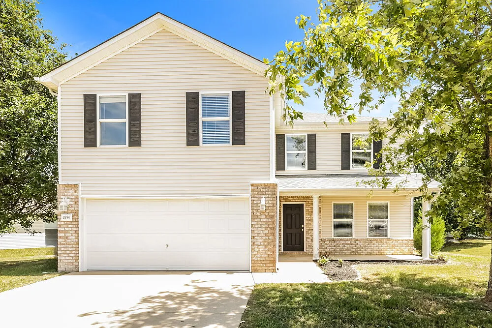 3 bed, 2.5 bath, 2112 sqft, $2,305 — Photo 1