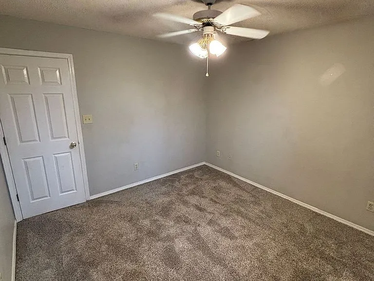 3327 N Detroit Ave — Photo 15