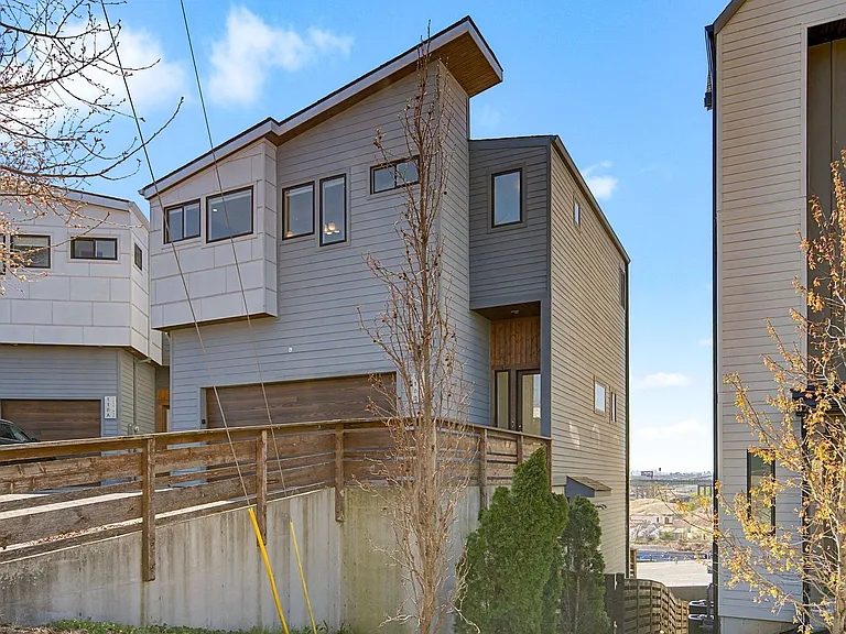 118B Fern Ave — Photo 2