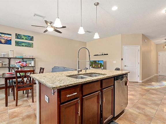 3rd image of 2815 Birchcreek Dr
