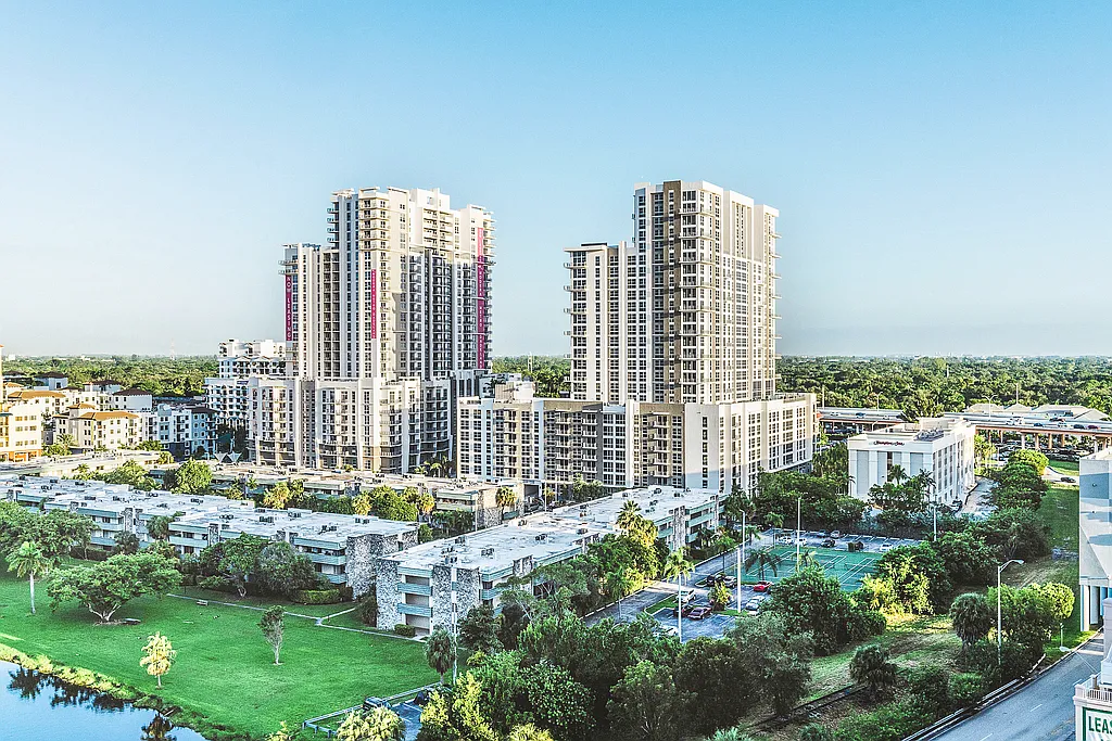 The Palmer Dadeland Apartments East — Photo 1