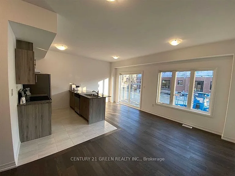 135 Turnberry Ln — Photo 6