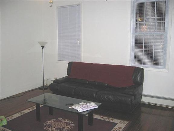 1st Fl Livingroom