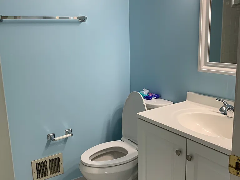 kid's room shared full bath with shower and bathtub