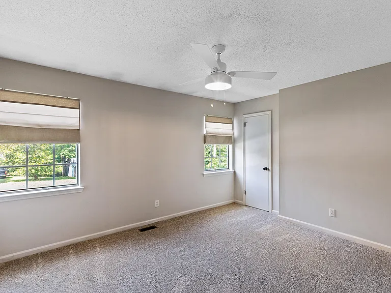 7830 Cove Ridge Dr — Photo 27