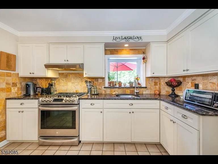 178 Walnut St — Photo 5