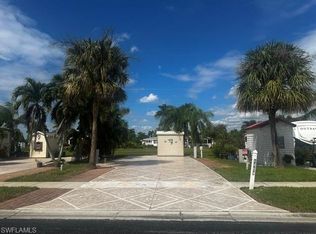 1647 Diamond Lake CIR, NAPLES, FL 34114
