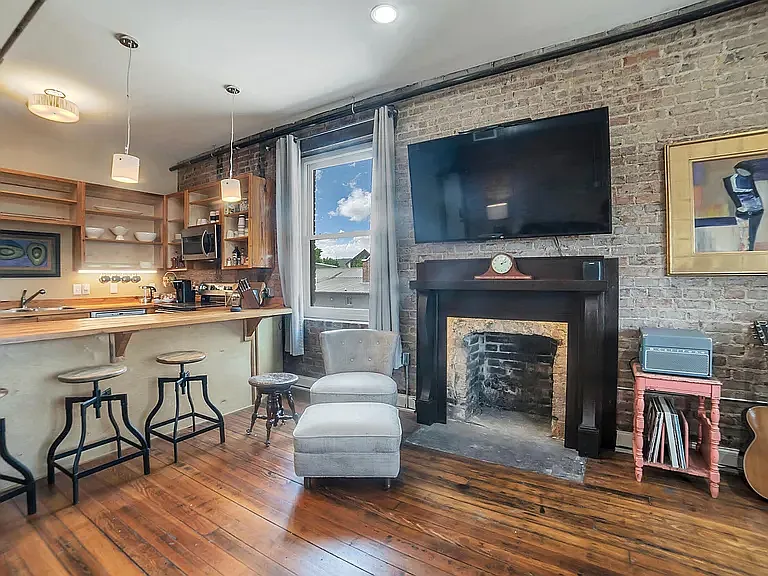 1617 Rossville Ave #2B — Photo 3
