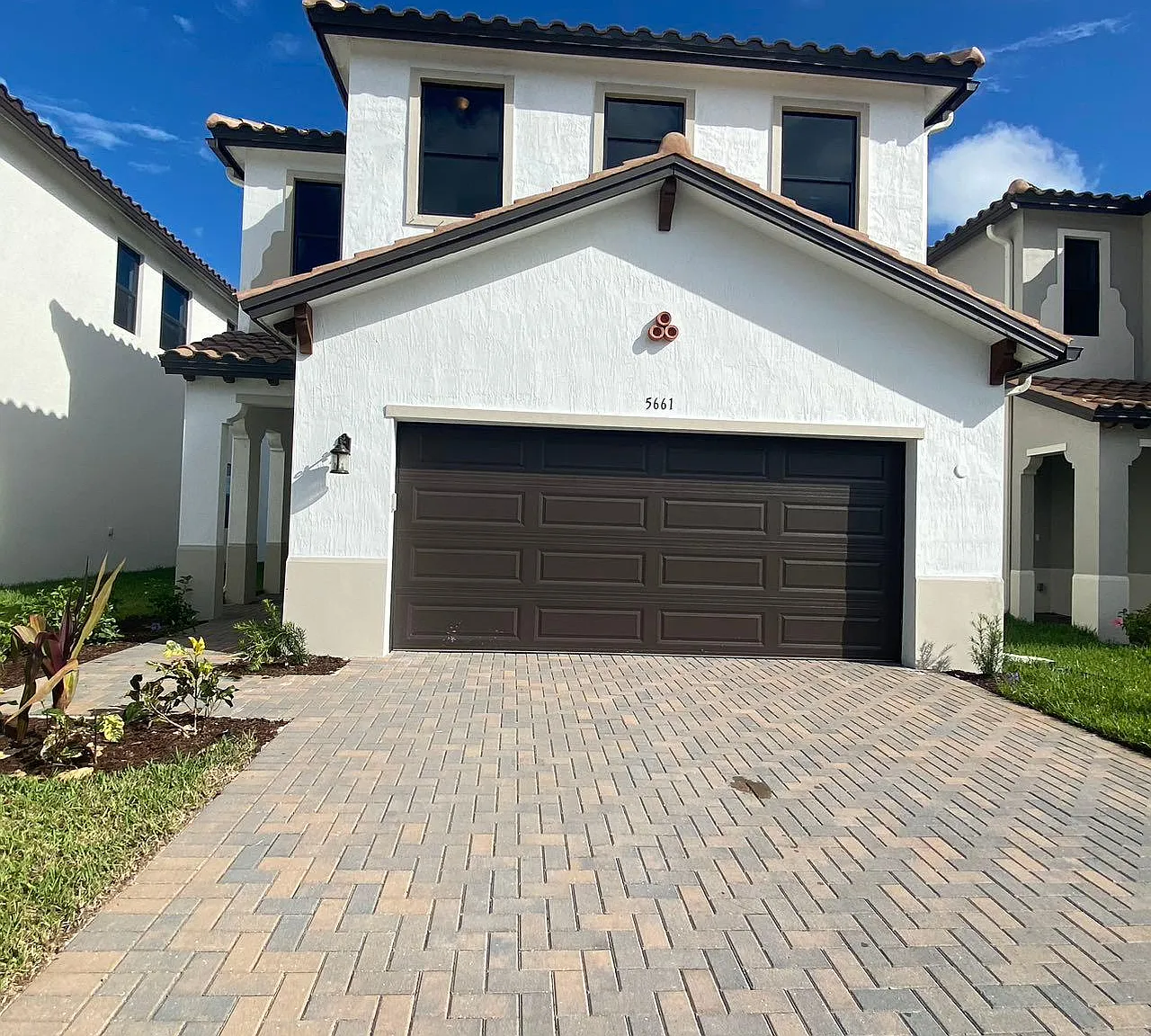 3 bed, 2.5 bath, 2529 sqft, $2,300 — Photo 1