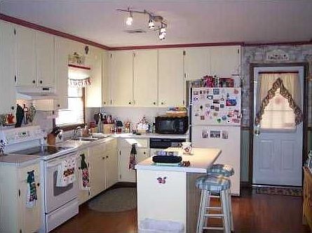 2nd image of 114 Warwick Dr