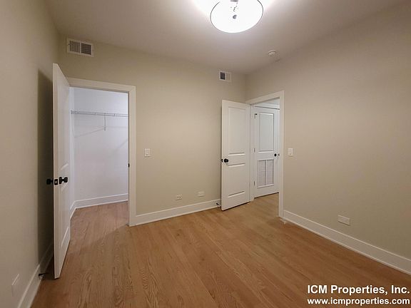 5th image of 2034 W Montrose Ave #3F