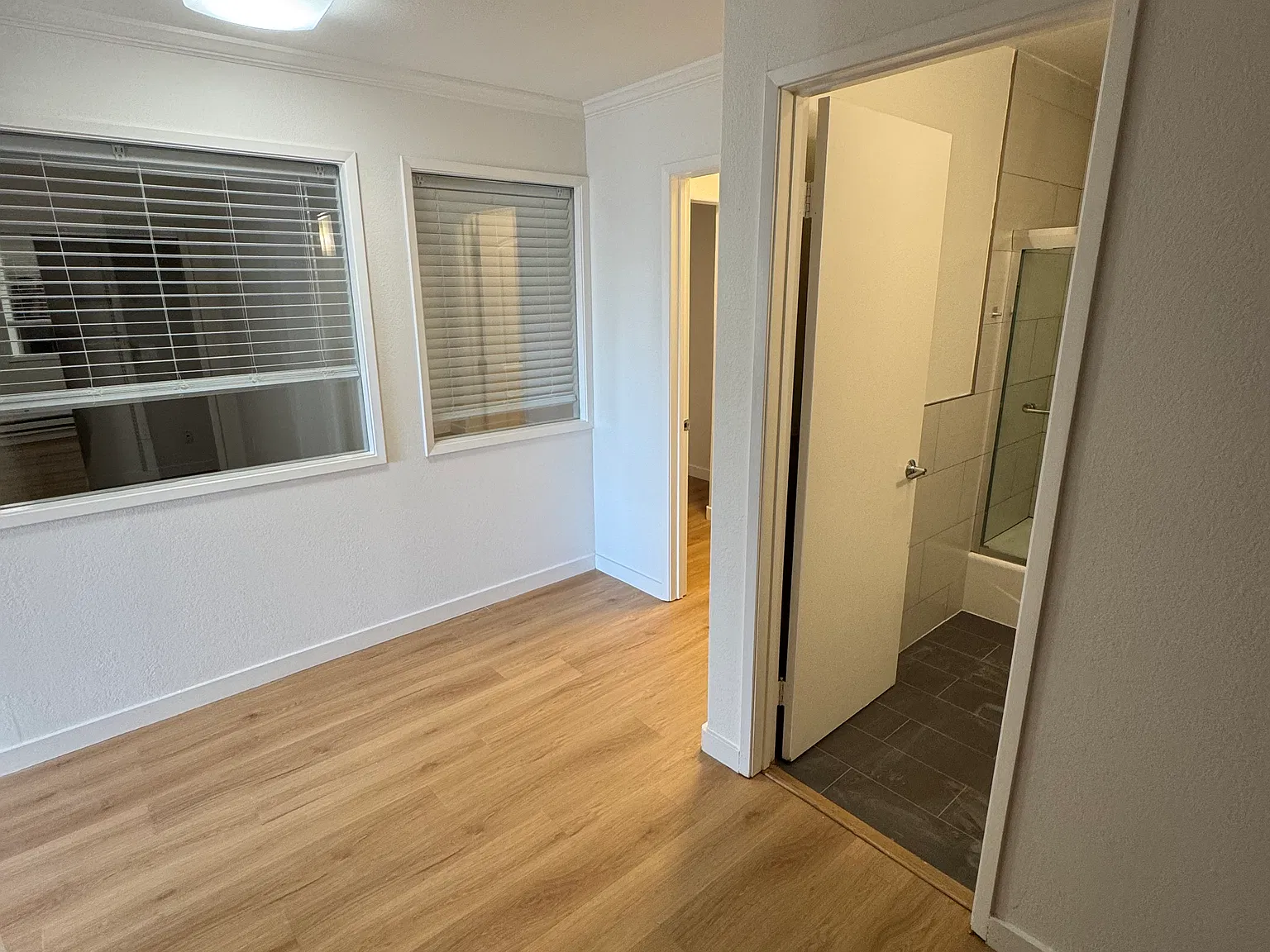 3 bed, 862 sqft, $4,500 — Photo 3