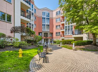 3100 Lexington Ln APT 103, Glenview, IL 60026