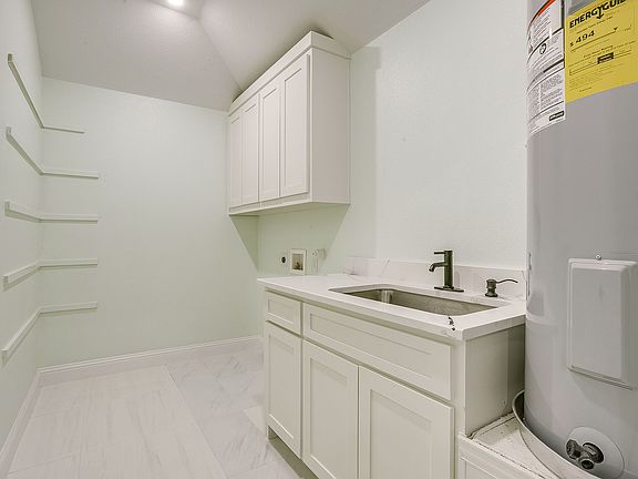 5th image of 202 S Cummings Dr