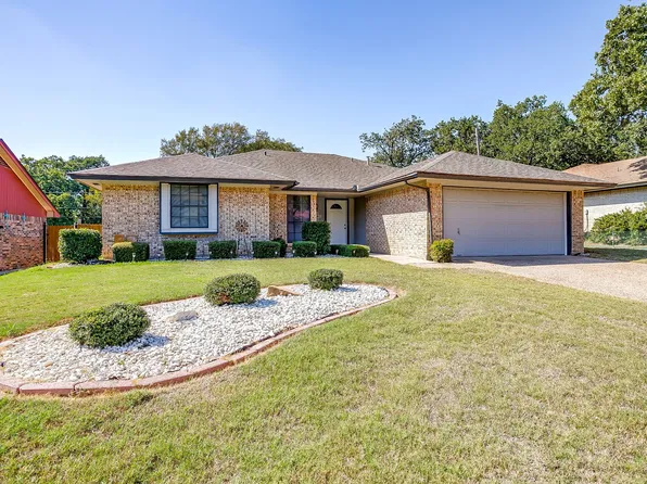 325 Shady Ln, Azle, TX 76020