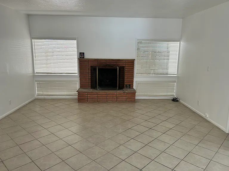 267 S Patencio Rd #B — Photo 2