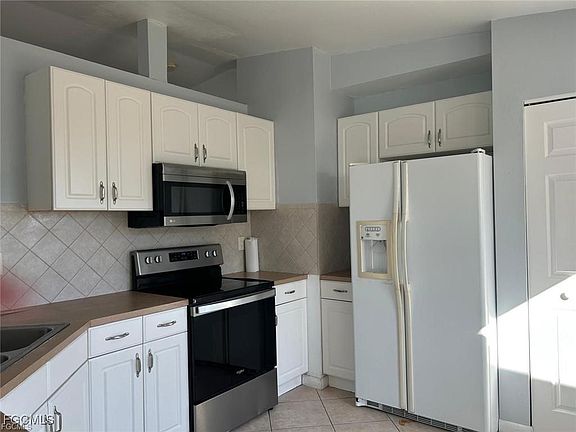 4th image of 508 NW 23rd Ter