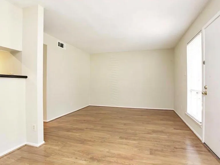 2515 Shakespeare St #5 — Photo 4