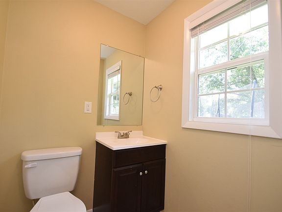5th image of 18502 Victoria Dr
