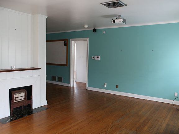 4th image of 3212 Topeka St