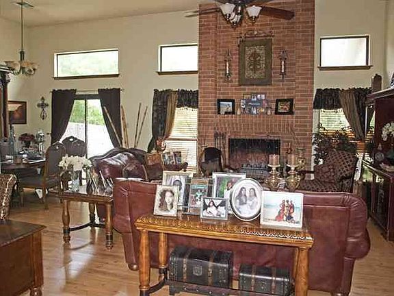 4th image of 2309 NE Turtle Creek Dr