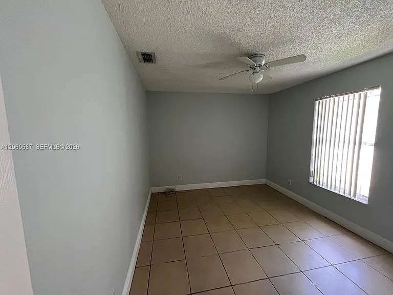738 SW 9th St — Photo 17
