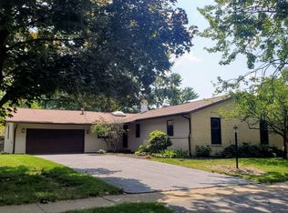 2122 Lynwood Dr, Champaign, IL 61821