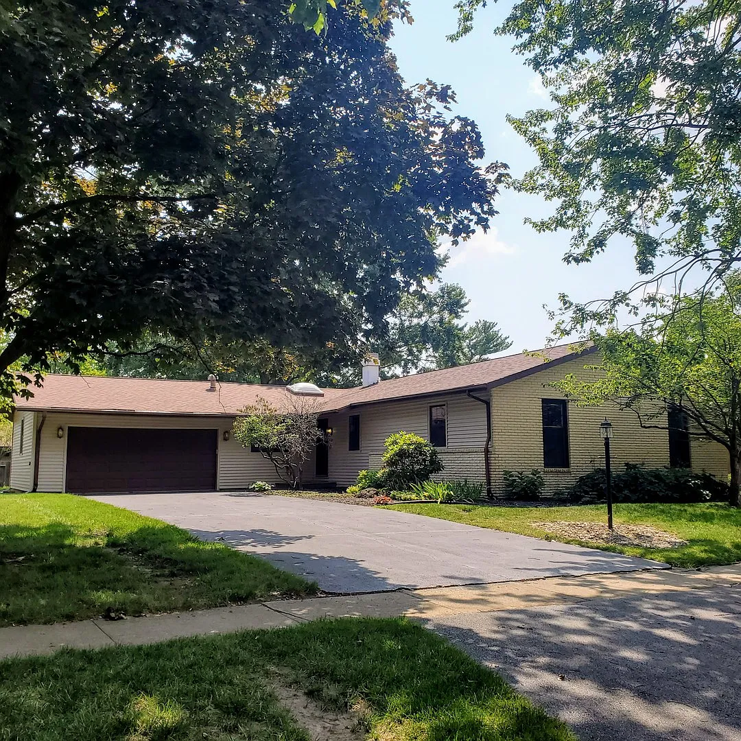 2122 Lynwood Dr photo 1