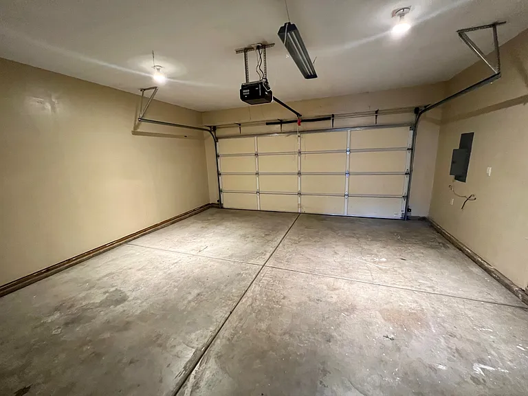 2635 Parkwood Village Ln — Photo 16