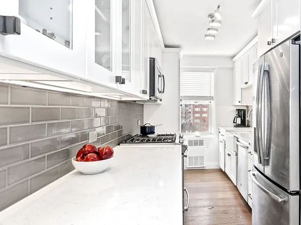 150 E 61st St APT 11C, New York, NY 10065