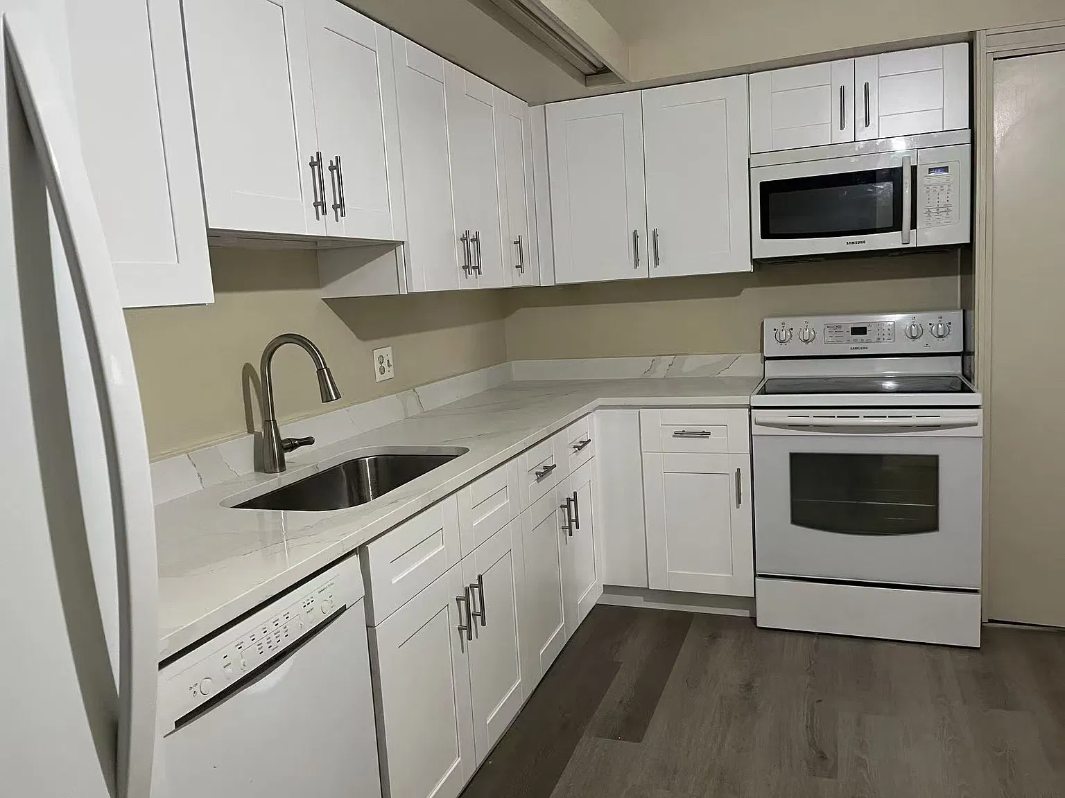 2 bed, 1380 sqft, $1,900 — Photo 2