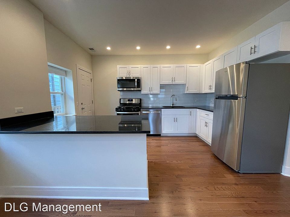 1st image of 3230-3238 N Clark St #7495038