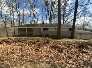 24140 Rougecrest Rd, Southfield, MI 48033