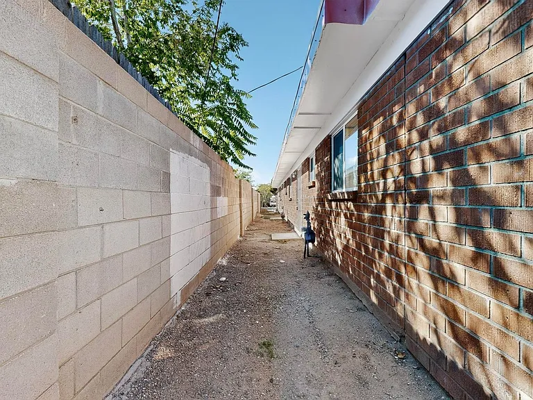 536 Cardenas Dr SE — Photo 41