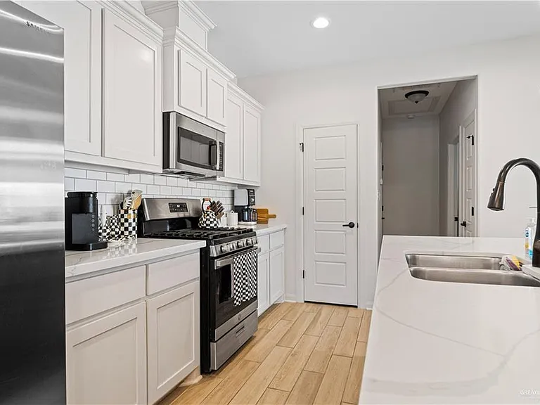 1321 Xavier Ave — Photo 8
