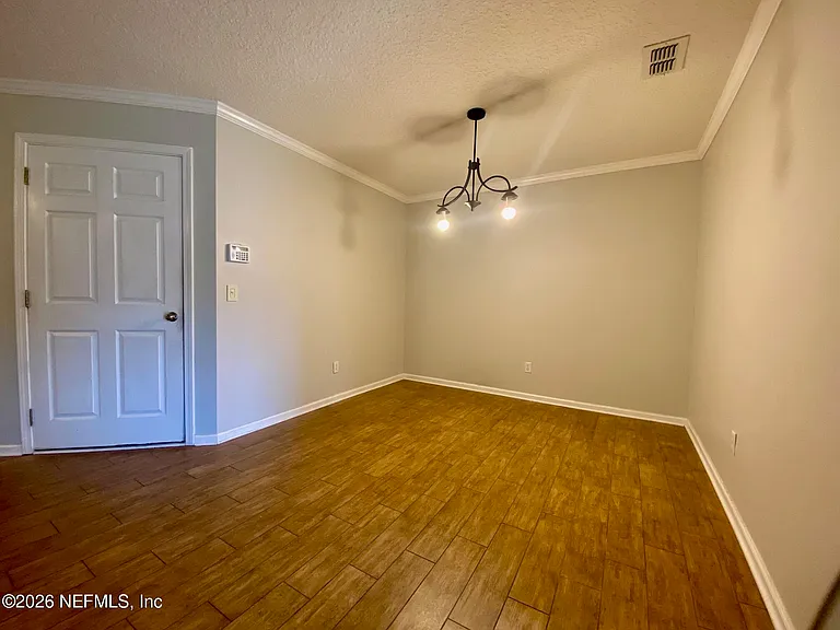 1530 Vineland Cir #B — Photo 10